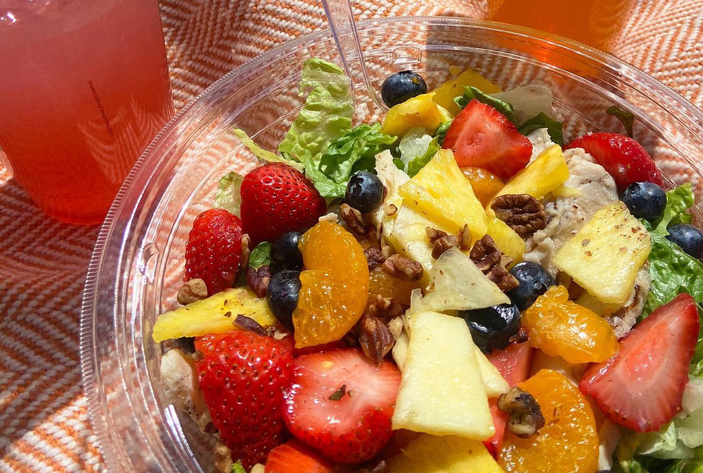 The Seasonal Strawberry Poppyseed Salad With Chicken Arrives At Panera ...